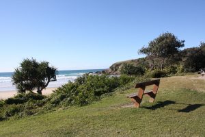 Bank mit Aussicht aufs Meer