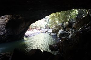 Wasser unter Natur Brücke