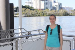 Vanessa am Warten auf das nächste Schiff