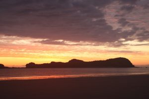 Sonnenaufgang am Strand von Cape Hillsborough