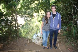 Andreas und Vanessa vor dem Natur Swimming Pool